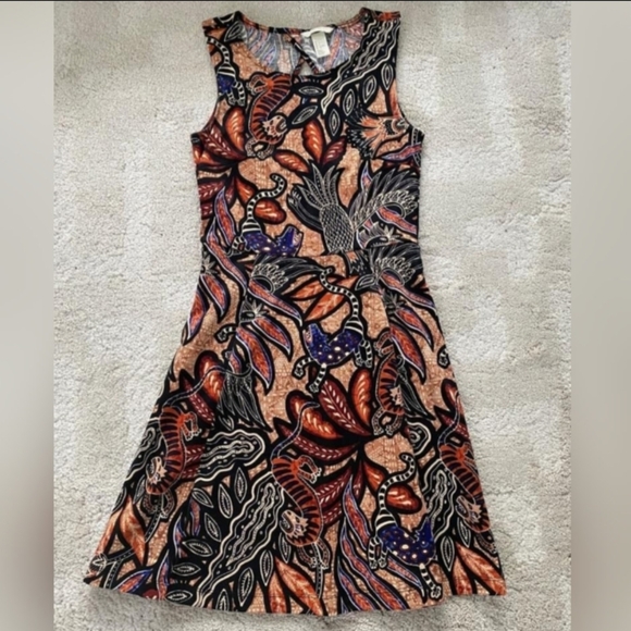 H&M Swingy Dress with Black and Brown Design - Picture 2 of 6
